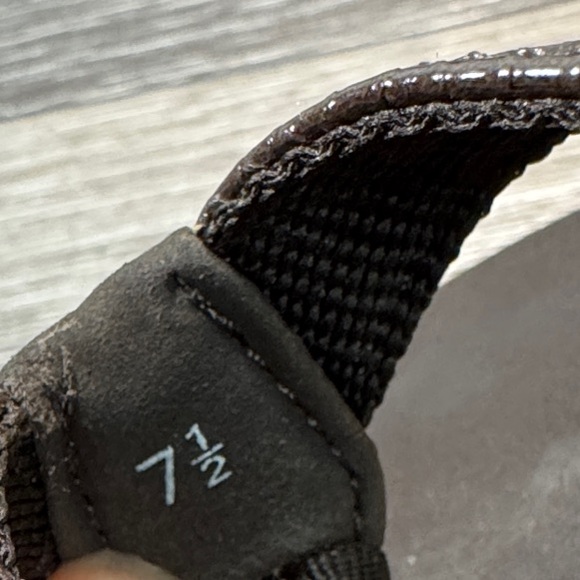 Yellow box Brown Flip Flops woman’s 7.5 (s61) - Picture 6 of 6